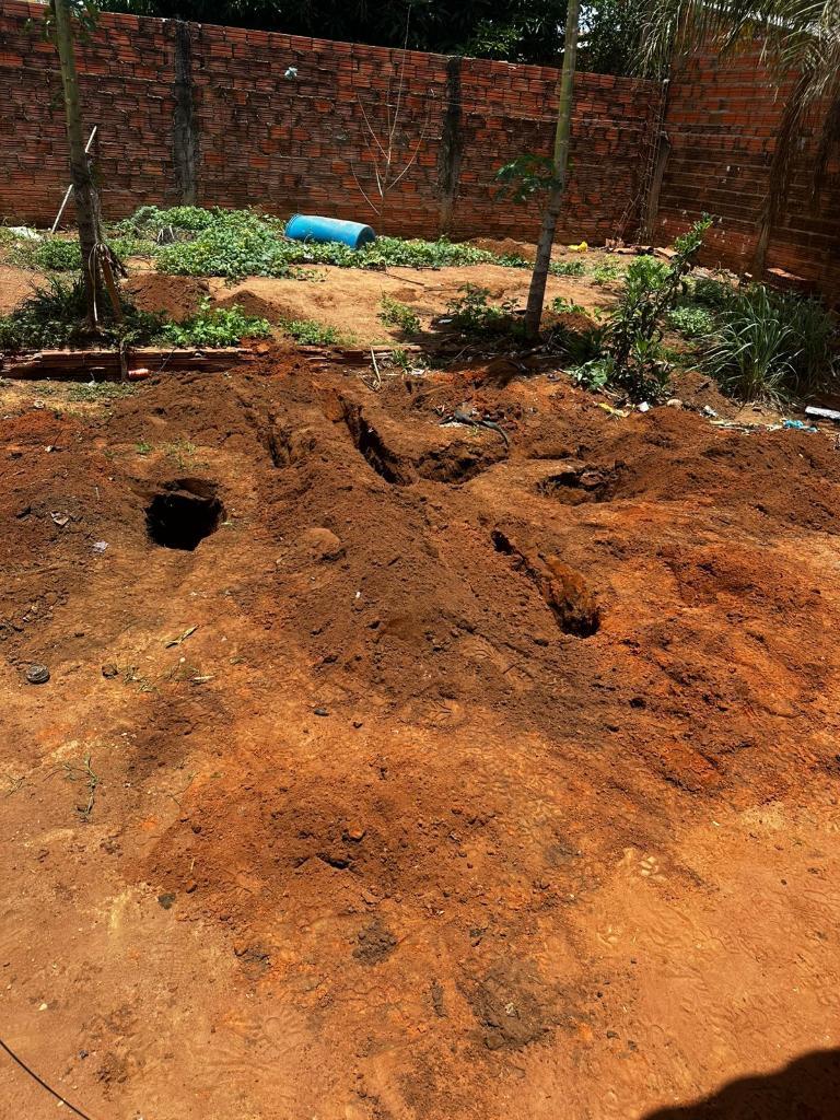 Polícia Militar localiza cadáver enterrado em quintal de residência e prende três pessoas em Água Boa - 